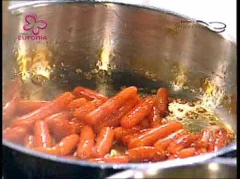 Rulou de salau cu morcovi caramelizati