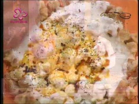 Manta turcesc cu sos de iaurt