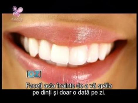 Albeste-ti dintii cu coaja de portocala