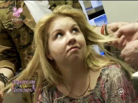 Andra, schimbare de look