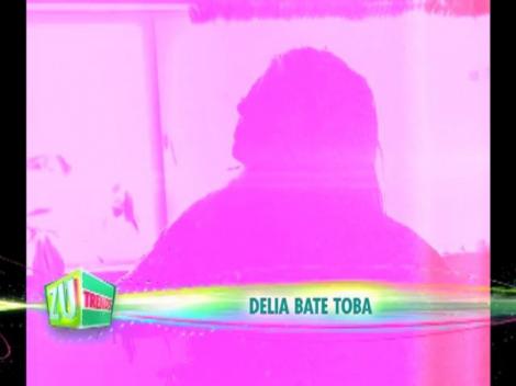 Delia ştie să c&acirc;ntă la tarabană