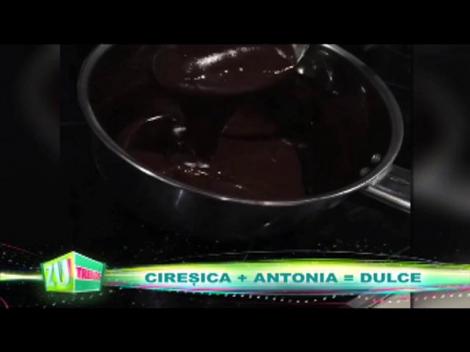 Nicole Cherry și Antonia au făcut un desert