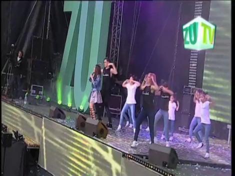 Nicole Cherry a cantat ”Cine iubeste”