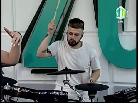 "Cu un picior în Rai" s-a auzit LIVE la Morning ZU! JO a cântat cum nu se putea mai frumos noul single