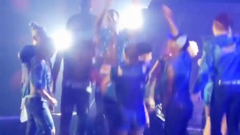 EPIC FAIL! O dată, de două ori, hai că-i de râs! Justin Bieber e maestru la căzături pe scenă