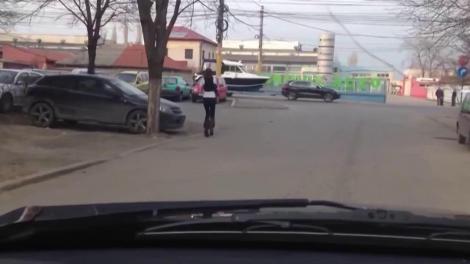 Video! Râzi cu lacrimi! Ce se întâmplă când fetele nu ştiu să meargă pe tocuri