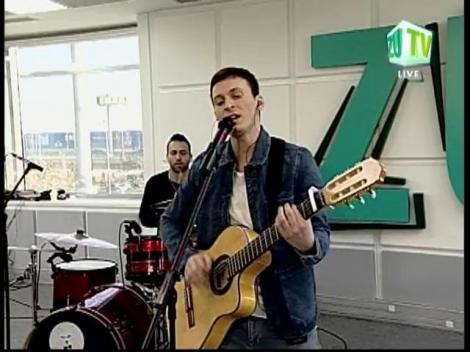 Cel puțin o mie de fani pe minut! Nu i-ai auzit până acum cântând LIVE? The Motans sunt WOW! (VIDEO)