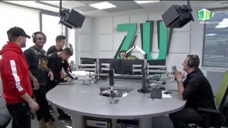 LAAAA MUUUULŢI AAAANI! Toţi băieţii de AUR cântă pentru ANTONIA! Alex Velea, cea mai frumoasă urare pentru iubita lui: "Eu îţi ofer dragostea"