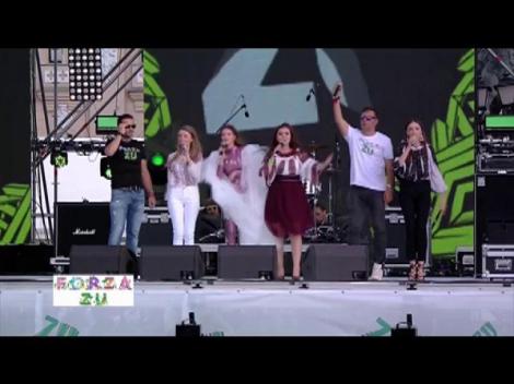 MOMENT INEDIT! Ăsta e imnul neoficial al FORZA ZU 2018. Trei fete mândre din Botoșani au cântat pentru români. Glasul lor te unge pe suflet!