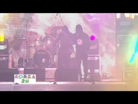 "Să mă săruți dulce, dulce, până la sââânge!". Carla's Dreams a făcut din nou show de zile mari. Fanii au fost în extaz!