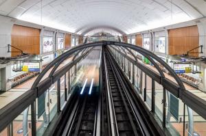 Metroul bucureștean, ruda săracă a marilor rețele europene. Comparația imposibilă cu transportul subteran din Occident