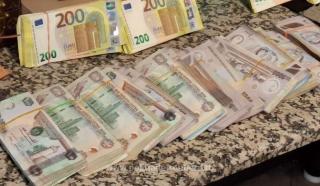 Două românce s-au întors din Dubai cu cât ar câștiga un român cu salariul minim pe economie în 495 de ani de muncă