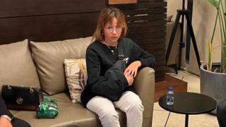 Cum a supraviețuit Fawzia 10 ani în captivitatea ISIS: „Am fost vândută de 5 ori, ca la piața de fructe. Se uitau la noi din față și din spate. Am avut doi copii cu abuzatorul meu”