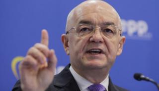 Emil Boc, despre moțiunea de cenzură: „Politicienii să negocieze până cad sub masă!”