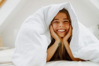 10 motive medicale pentru care doctorii recomandă să dormi dezbrăcată