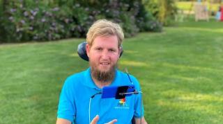 Mihai Neșu, mesaj din scaunul cu rotile despre facilitățile tăiate pentru persoanele cu dizabilități