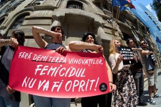 Legea femicidului a fost adoptată de Parlamentul României. Pedepse dure pentru agresori și protecție extinsă pentru victime