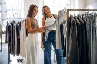 Cum construiești o garderobă care te salvează în fiecare dimineață