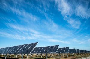 Avem supraproducție de panouri solare. Producătorii chinezi au început să vândă sub prețul pieței