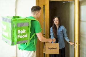 Bolt Food se lansează în trei noi orașe importante din țară deodată. Ce promoție a pregătit livratorul