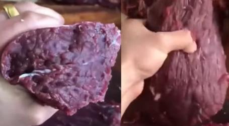 Un bărbat a vrut să-și facă masa, dar când a început, carnea se mișca deși era tăiată. A pus mâna pe telefon și a filmat | VIDEO